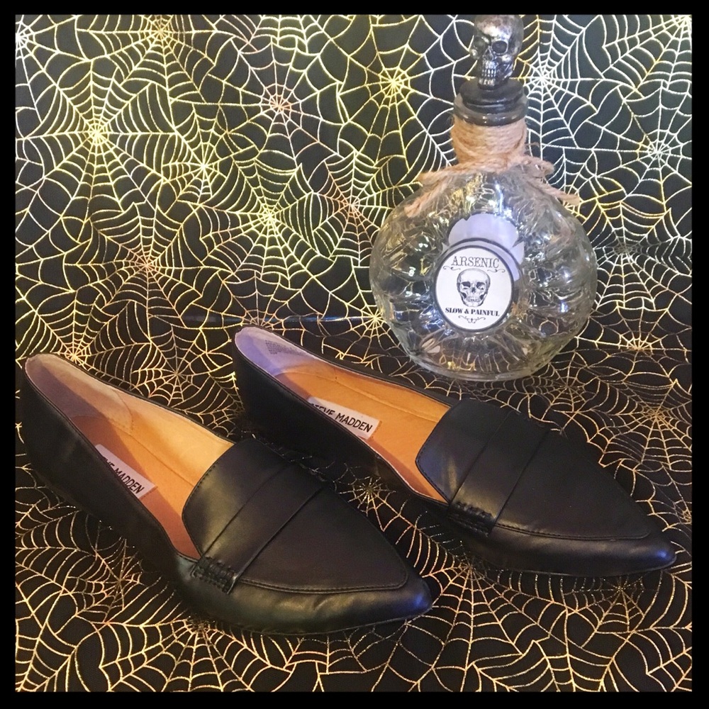 NEW STEVE MADDEN EROSION POINTED TOE FLATS